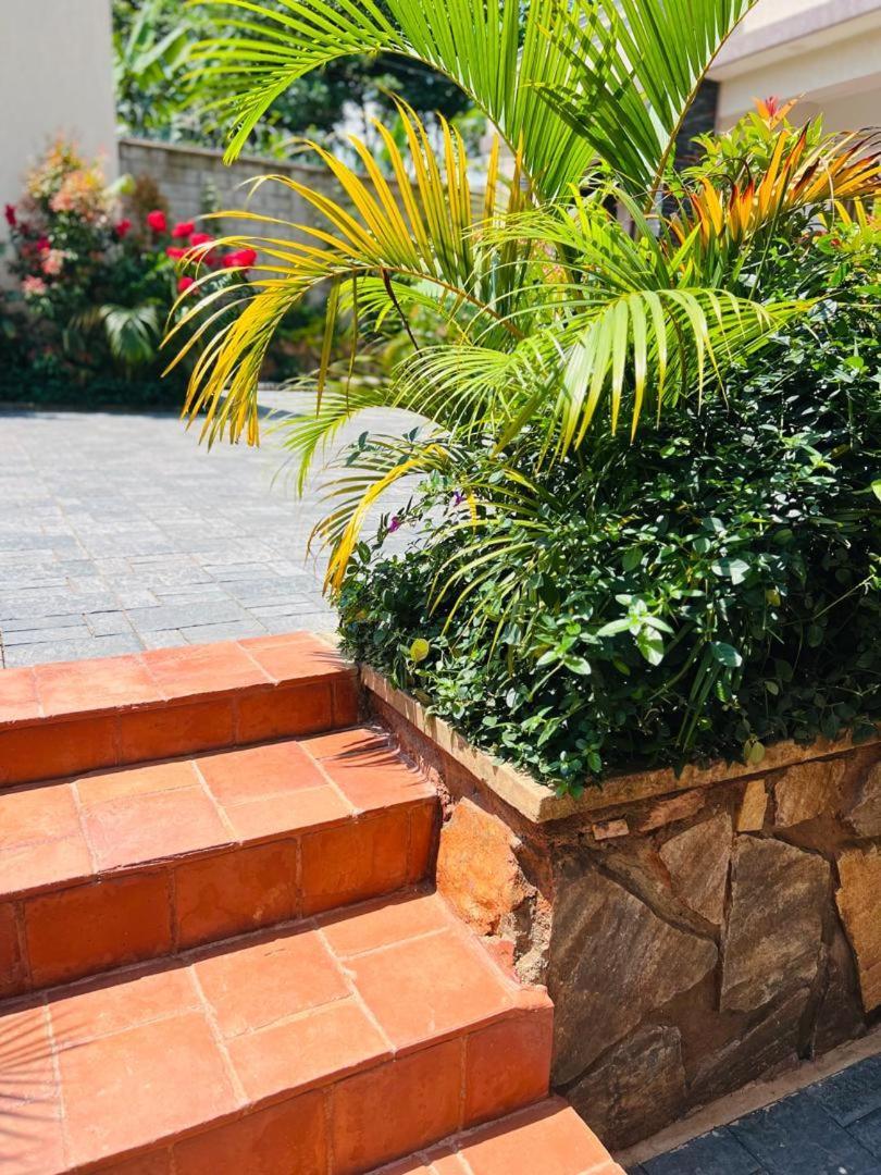 Alsander Homes Peach Bweyogerere エクステリア 写真
